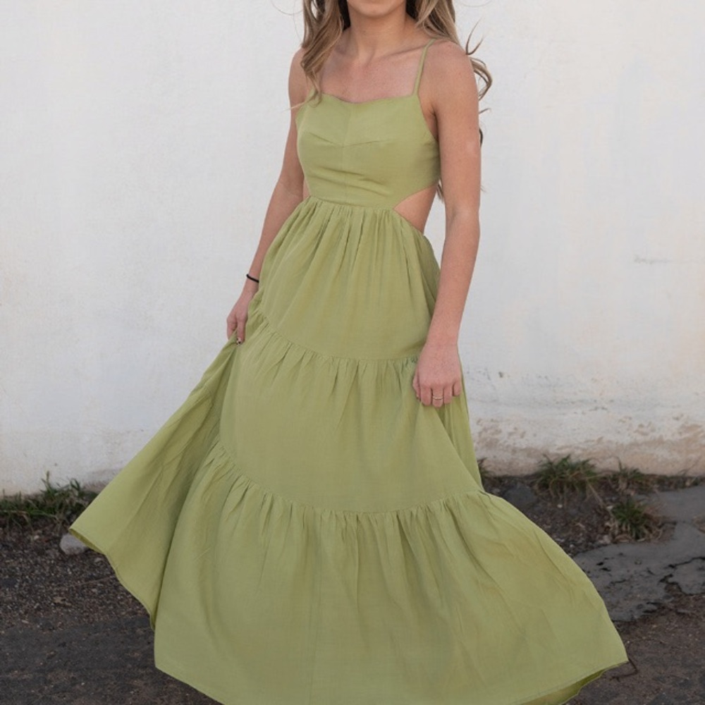 Maxi Green Dress. Brooklyn and Bailey Youtuber’s shop.